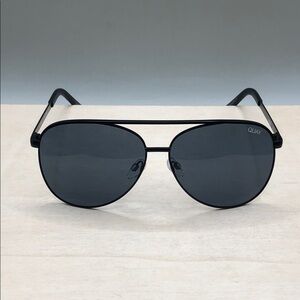Quay Australia Vivienne Aviators-Black 126